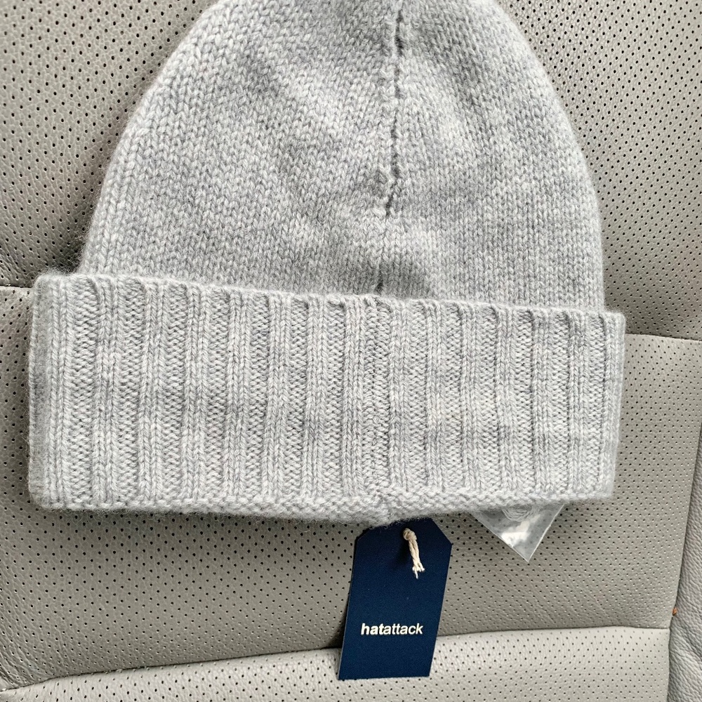 NWT Hatattach Slouthy Cashmere Beanie